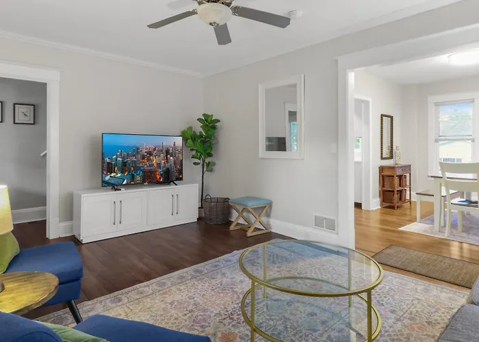 Home In Dt Libertyville Great For Navy Graduations
