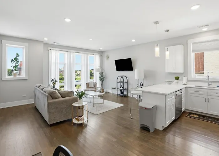 Elegant Oasis 2 Bed 2 Bath Near Downtown And United Center