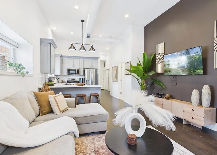 Bright & Spacious Boho Oasis A Warm Retreat