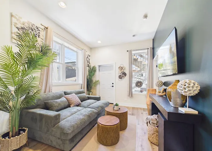 Modern Zen Retreat Mins From Downtown