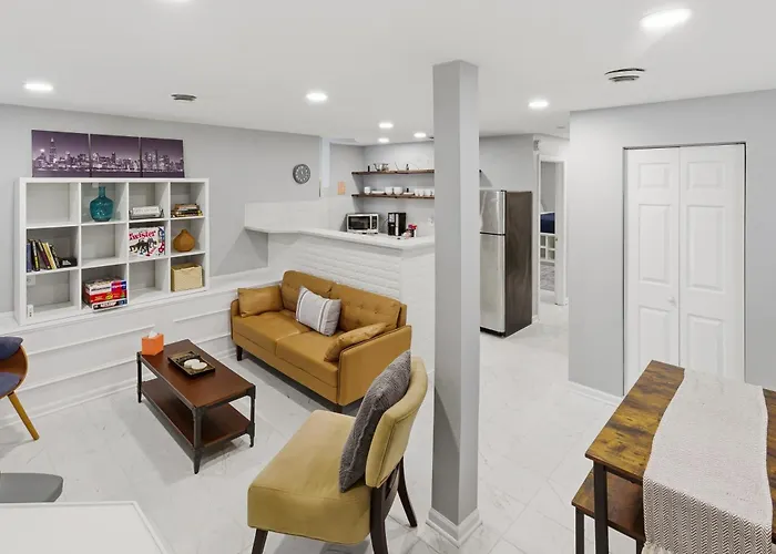 Ukrainian Village 2 Bd 2Ba - Steps From Division Condo