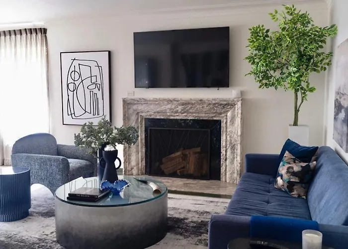 Steps To Beach & Designer Lakefront Stay With Free Parking