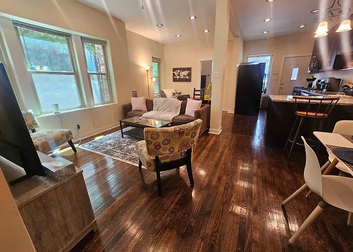 2 Bedroom Unit In Uptown Chicago