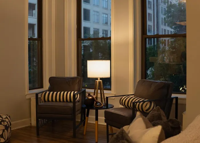 Near Zoo & Beach • Reading Nook + Parking