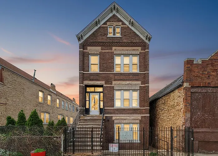 Cozy Pilsen 2Br Apartment