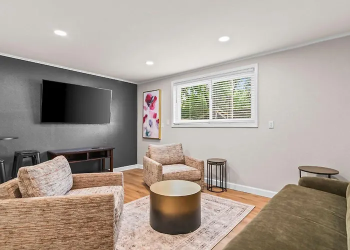 Newly Renovated Unit In Central Spfld #102