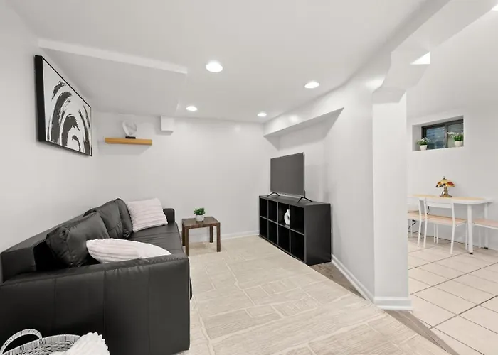 2Br Garden Suite In Lakeview Walk To Wrigley