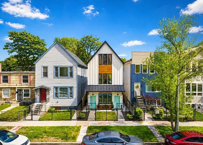 Black Chicago Gallery Solar 2Br Woodlawn Apartment