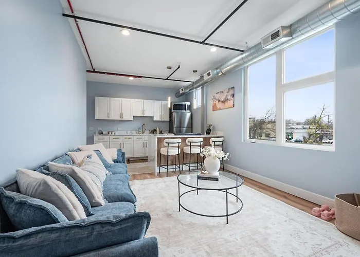 Beautiful Bright 2 Bed - Near Downtown Chicago