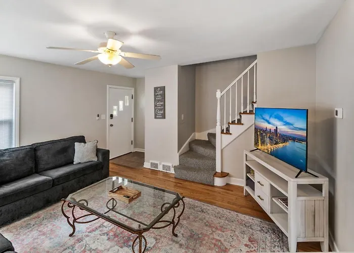 Lovely Duplex In Dt Libertyville Near Naval Base