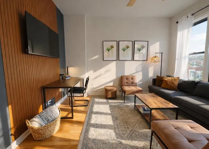 Flexhome Ukrainian Village • 2Br • Convenient Walkability - Sleeps 6