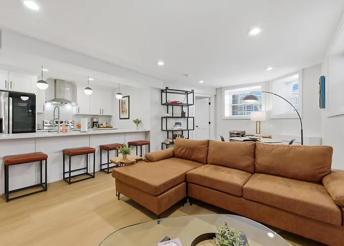 Newly Renovated 3Br 2Ba In Heart Of Andersonville Condo