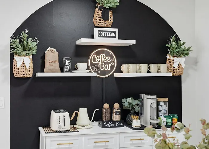 3Br Near O'Hare • Office • Coffee Bar • Sleeps 9