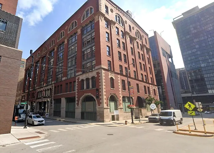 Spacious Downtown Penthouse Vintage, Gym & Balcony #3