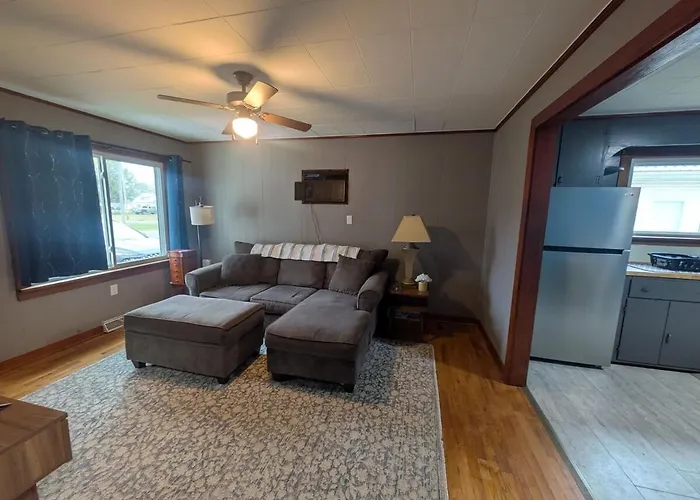 3 Bed/1 Bath Close To Everything In Robinson
