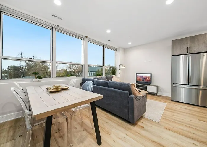 Luxurious Brand New 3Br Walk Downtown Brookfield