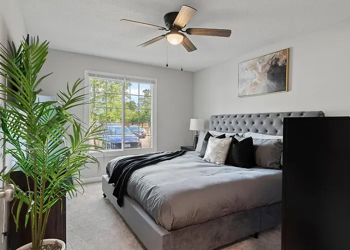 Modern King Suite With Private Patio, Near Hospitals & State Fairgrounds
