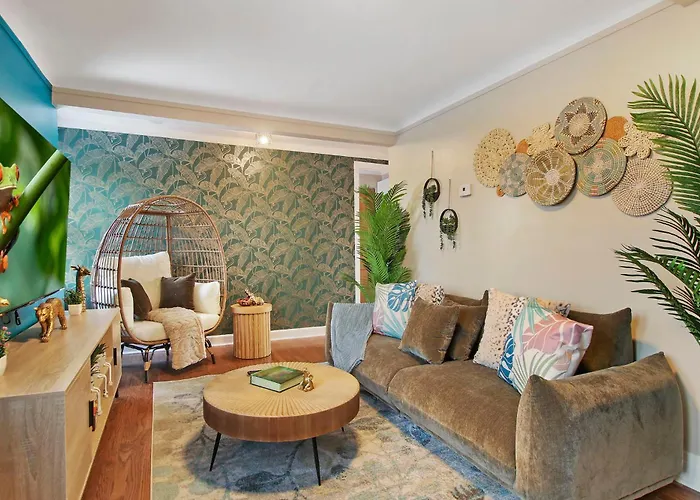 Elmwood Park Jungle Oasis With 2 Car Garage Near Downtown