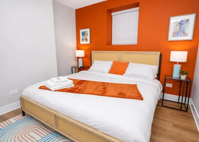 Modern 3Br Chicago Downtown Apartment Near Loyola University & Lakefront
