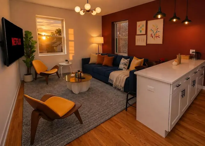 Modern 4Br Pilsen Retreat Near Illinois Medical District & Chicago Downtown