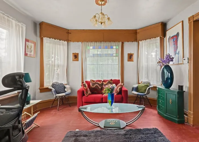 Historic Brick Home Near River And Downtown