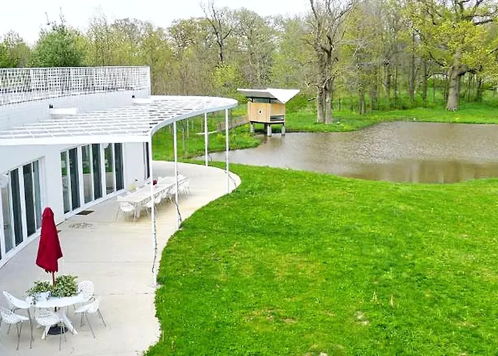Fabulous Retreat With An Indoor Pool And Sauna For A Luxury Getaway In Champaign, Illinois