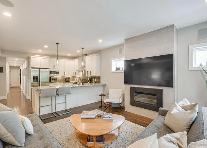 Beautiful Condo In The Middle Of Andersonville