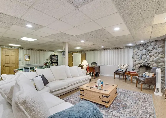 6 Shared Acres Pool Table Barrington Hills Apt