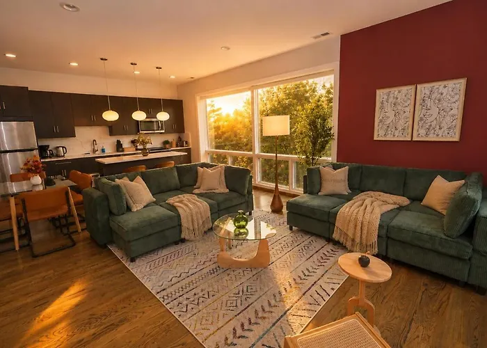Little Italy 4Br Retreat With Optional Parking