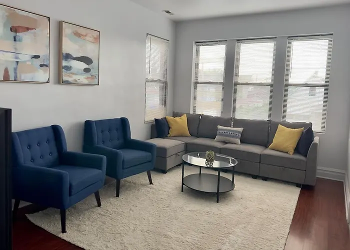 Spacious Apt 4 Queen Beds Free Parking