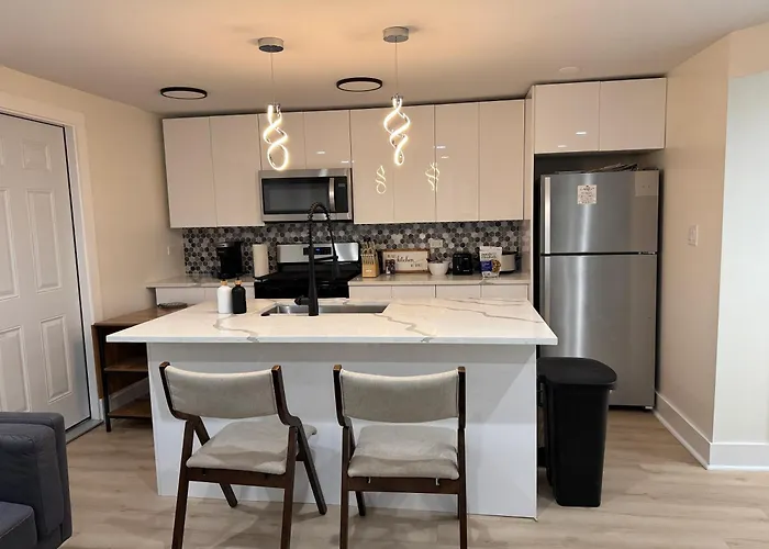 Bright Modern 2Br, Close To Downtown