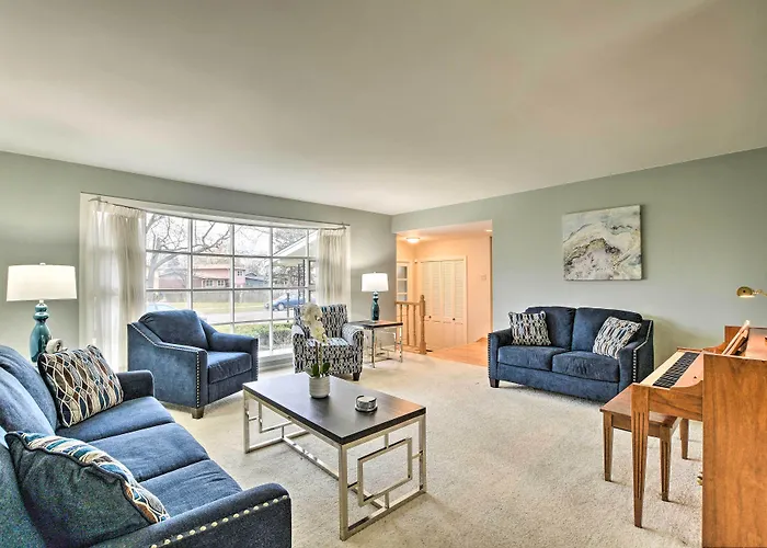 Spacious Family Glenwood Estates Home W/ Hot Tub!