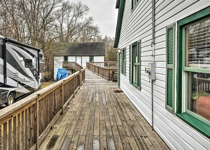 Pet-Friendly Bartlett Farmhouse W/ Deck!