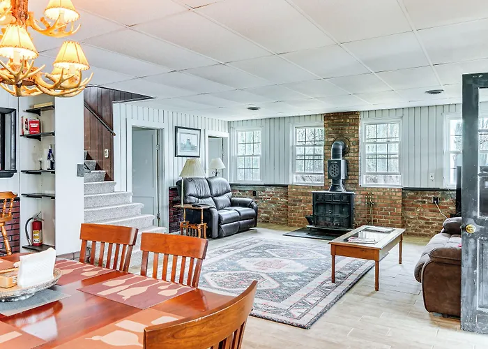 Cozy Home W/ Yard: Steps To Mississippi River