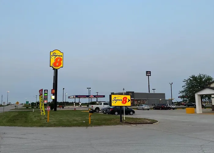 Super 8 By Wyndham Mendota I-39