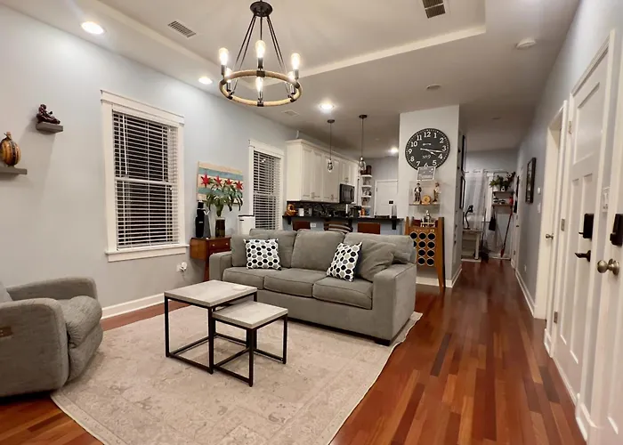 Cozy Chicago Apartment Next To The River
