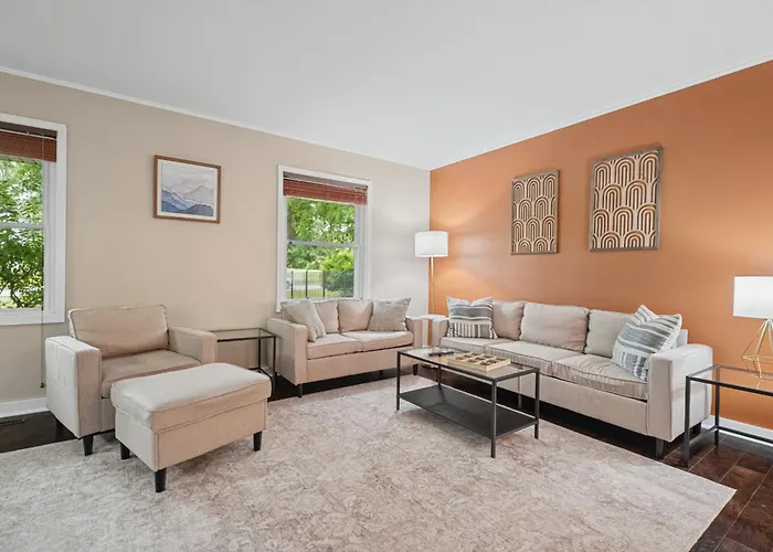 Family & Work-Friendly 3Bd W Fire Pit - U Of I 1M