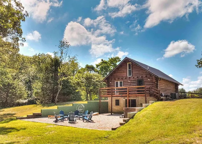 A Novel Stay 3 Bed 2 Bath Log Cabin In Shelbyville, Il
