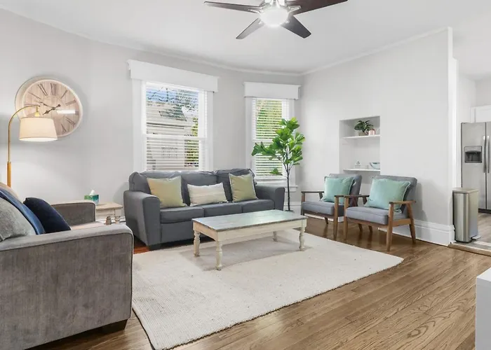 Cozy W Front Porch Dt Libertyville Near Naval Base