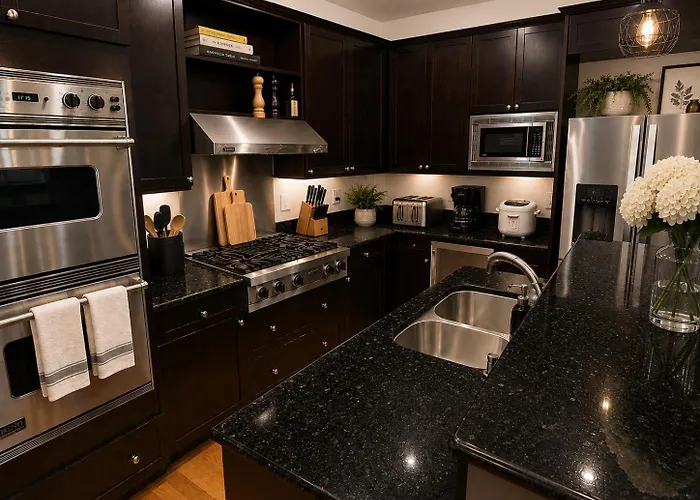 Modern Chicago 2Br Retreat Parking + Patio