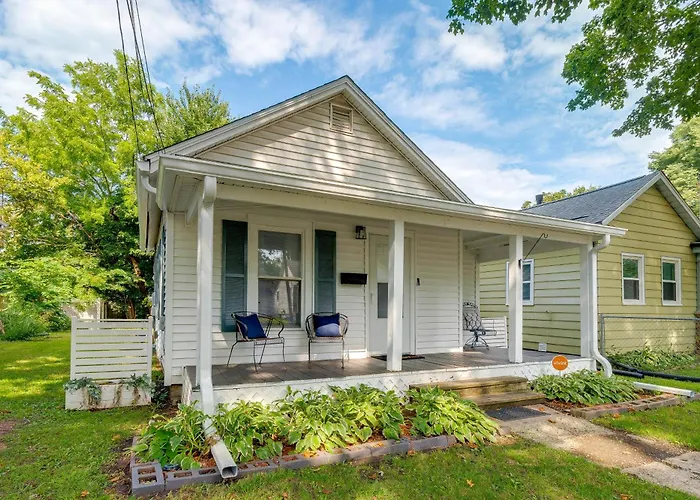 Cozy 3-Bedroom Home Close To Isu & Iwu, Sleeps 6