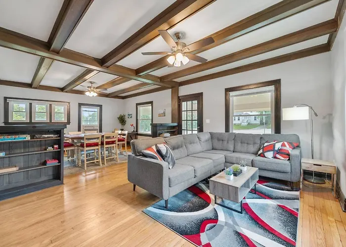 Entirehouse/Glenellyn/4Bd1Bath/Laundry/Wheaton