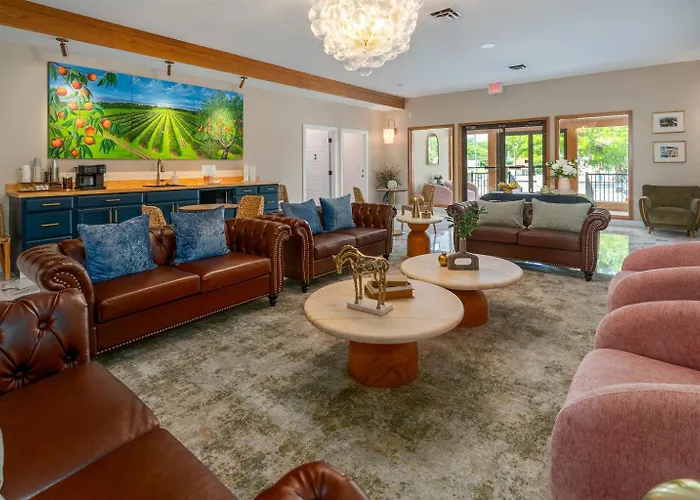 King Suite, Hot Tub, Walk To Iron Whisk
