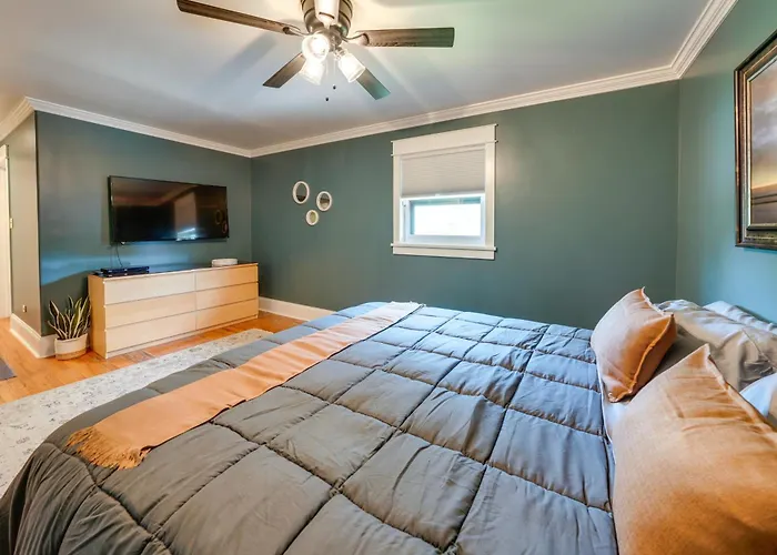 Peaceful Joliet Retreat Near Dtwn & Route 66