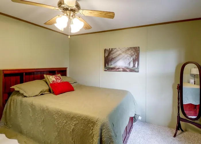 Recently Remodeled! Hillsboro Home W/ Fire Pit