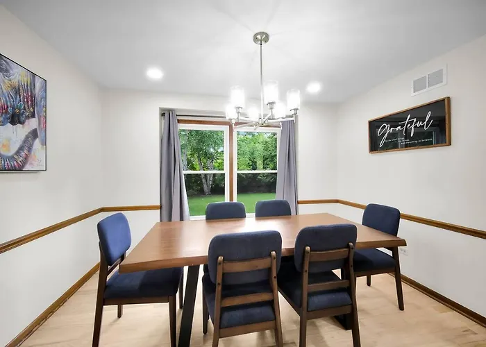 Spacious 4Br Sleeps 10 In Real Beds + Huge Yard