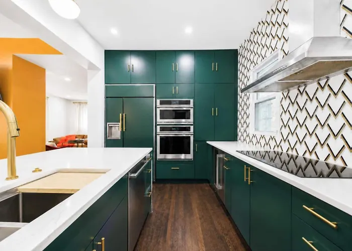 Designer 3Br Near Beach & Obama Center
