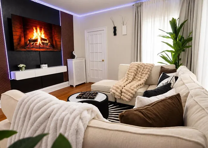 Workspace • Near Lakefront & Red Line • 6Br Apt