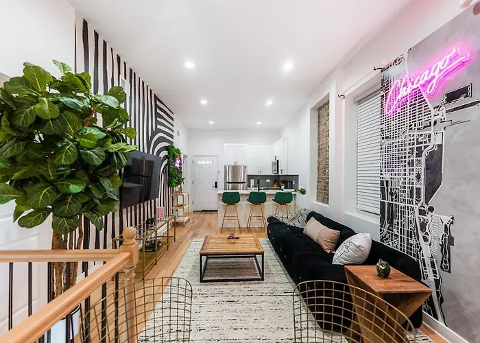 Bold 3Br West Town Sleeps 8 - Patio & Free Parking