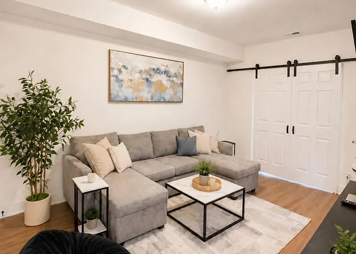 2Br,1Ba Wifi Parking Full Kitchen